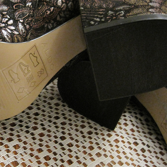 Woman's Aldo Desmarais Ankle boot Size 7 - Picture 3 of 6